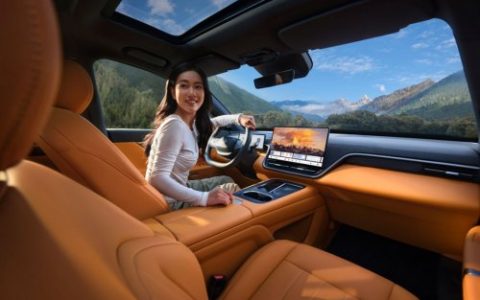 2026 款东风奕派 008：3025mm 轴距 + 24 项智驾，安全又能装