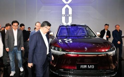 2025广州车展 比亚迪王传福带领一众高管体验问界M9