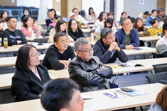 探索科普教育新范式：2025“零碳科普校园行”教师研修活动圆满收官插图2