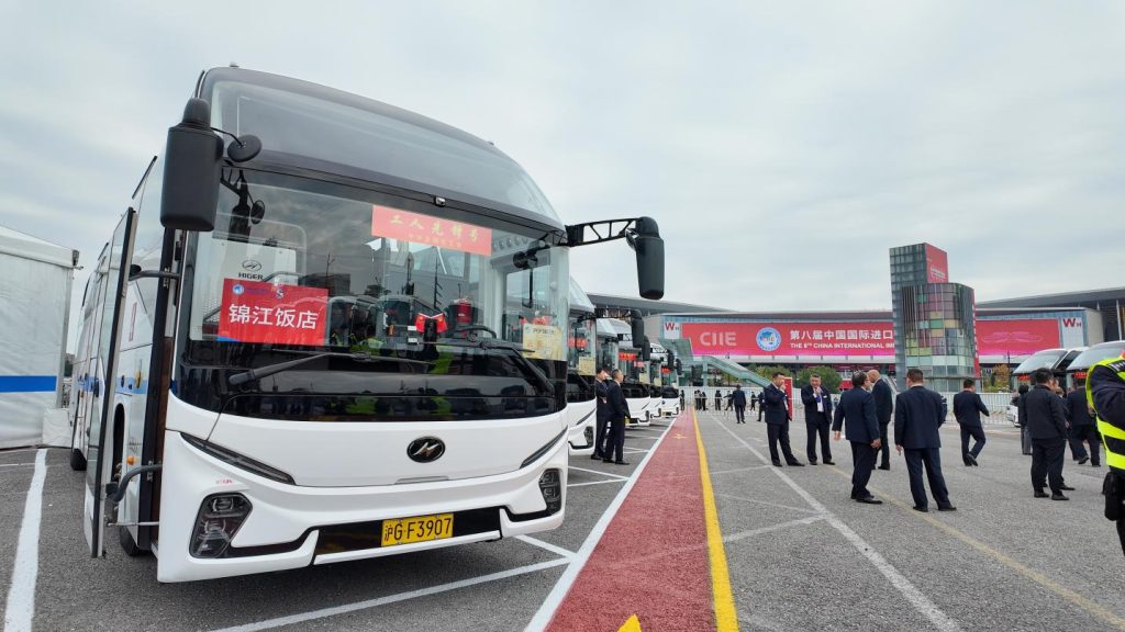 八年护航，使命在肩！苏州金龙硬核品质服务进博会为中国智造添彩插图2