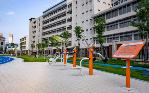 舒华体育捐赠专业体育器材，助力泉州五中校园体育建设