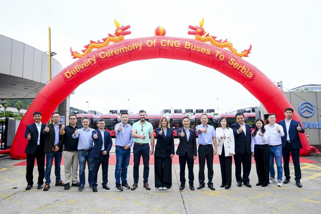 实力圈粉欧洲！金旅天然气公交批量远销塞尔维亚插图