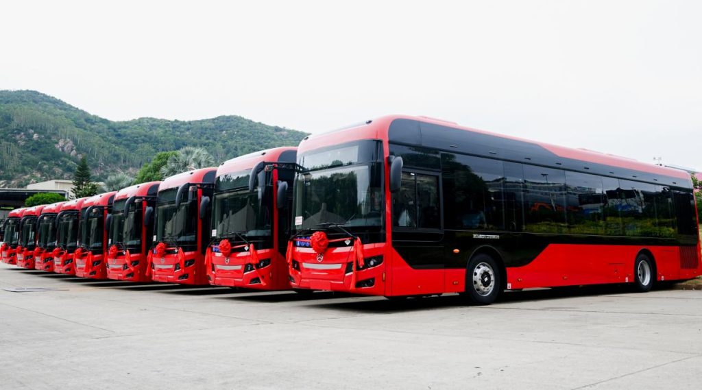 实力圈粉欧洲！金旅天然气公交批量远销塞尔维亚插图2