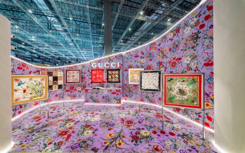 古驰携“丝巾之艺”亮相2025中国国际进口博览会 赞颂品牌匠心、传承和想象力