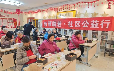 巧手绘葫芦手工活动在龙潭北里社区养老驿站成功举办