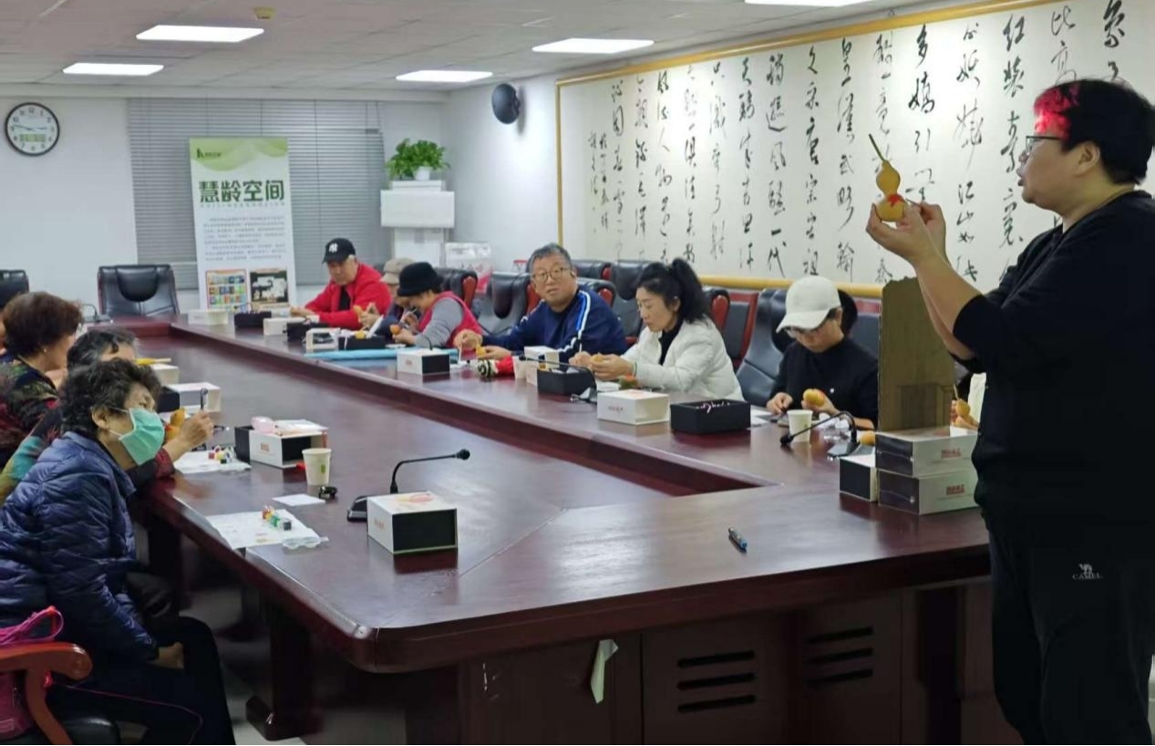 巧手绘福禄，温情暖夕阳——“智慧助老•社区公益行”手工活动在清源街道党群活动中心成功举办插图2