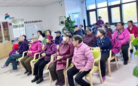 银龄健康沙龙守护长者冬日安康 玲珑苑小区公益活动圆满举行