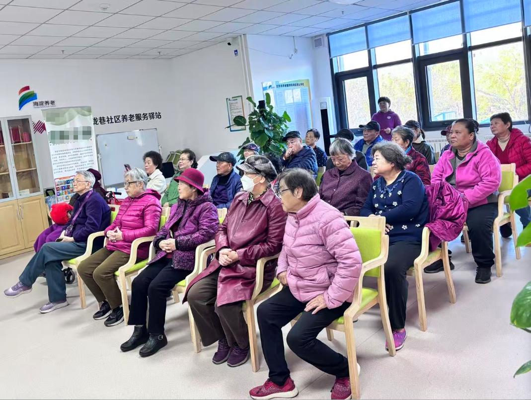 银龄健康沙龙守护长者冬日安康 玲珑苑小区公益活动圆满举行