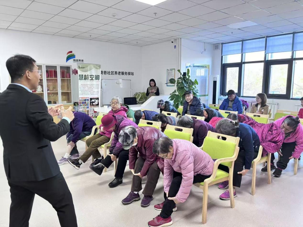 银龄健康沙龙守护长者冬日安康 玲珑苑小区公益活动圆满举行插图1