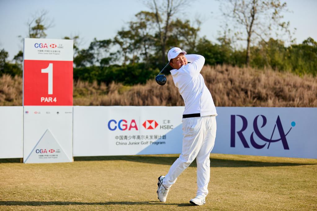 汇丰青少年公开赛决赛日｜李政达、崔景涵捧起男女A组冠军奖杯，男子C组黄永颢加洞夺冠插图2