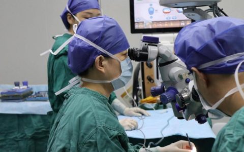 中国内地首批强生眼力健艾无级®人工晶状体植入手术在滨州市沪滨爱尔眼科医院成功开展