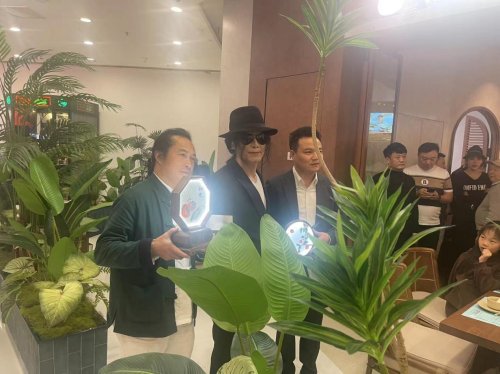 恒上科技智能艺术品台灯北京重磅发布，好莱坞巨星王杰克逊倾情代言插图