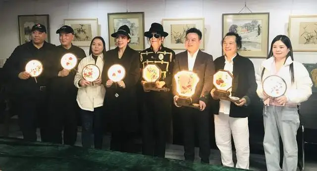 恒上科技智能艺术品台灯北京重磅发布 好莱坞巨星王杰克逊代言插图2