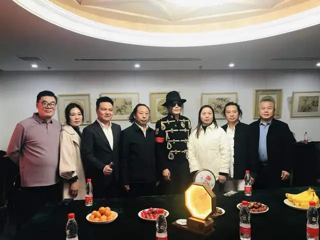 恒上科技智能艺术品台灯北京重磅发布 好莱坞巨星王杰克逊代言插图4