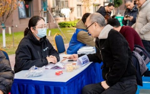 唯亭社区：大雪时节暖意浓 幸福市集聚温情