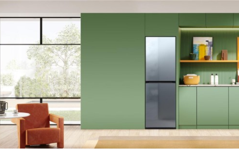 三星AI神 黑钻衣物护理机：一键点亮精致生活 轻松开启SPA级衣物护理