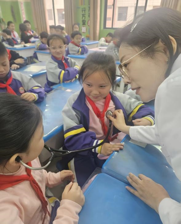 以“心”守护，共筑健康防线——郯城县第一实验小学2023级26班开展预防流感主题爱心活动插图