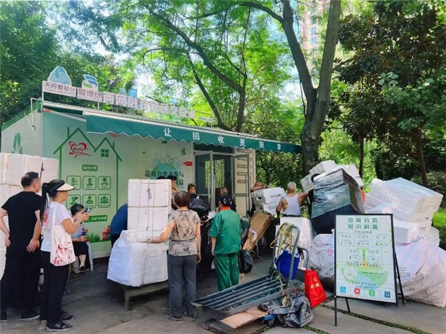 扎根社区、服务居民：四川青羊区交出“两网融合便民回收”满意答卷插图2