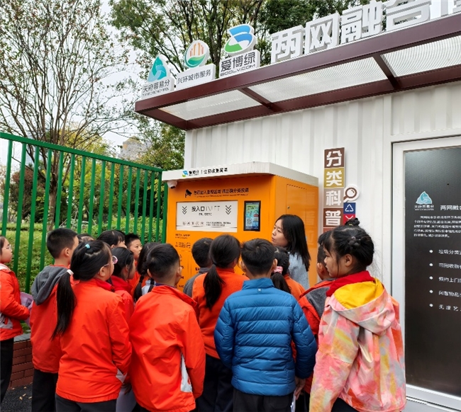 扎根社区、服务居民：四川青羊区交出“两网融合便民回收”满意答卷插图4