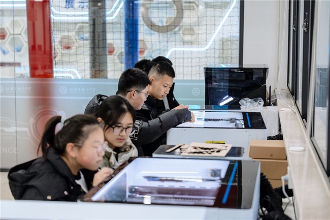 俞浩慈善基金会“未来教室·灯塔实验室”落地海门中学,助力培养拔尖青年科技人才插图3 俞浩慈善基金会“未来教室·灯塔实验室”落地海门中学,助力培养拔尖青年科技人才插图3