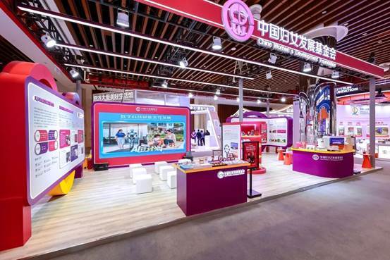赋能女性 绽放光彩——中国妇基会亮相 2025年中国慈展会