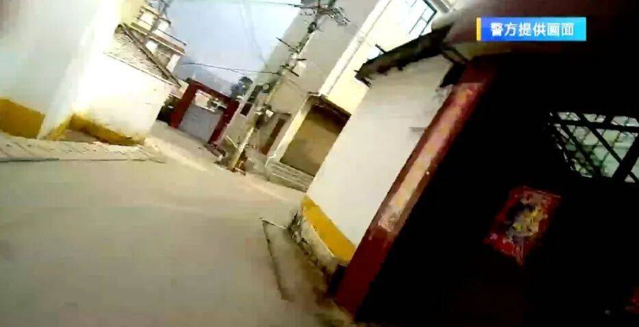 妈妈辅导作业，被气得中毒！9岁娃冷静报警插图