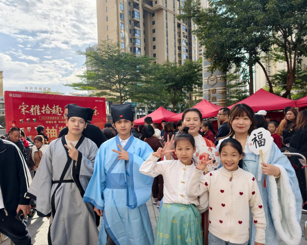 宋雅拾趣暖冬赴约!世茂服务石狮世茂摩天城国风游园会精彩纷呈插图5 宋雅拾趣暖冬赴约!世茂服务石狮世茂摩天城国风游园会精彩纷呈插图5