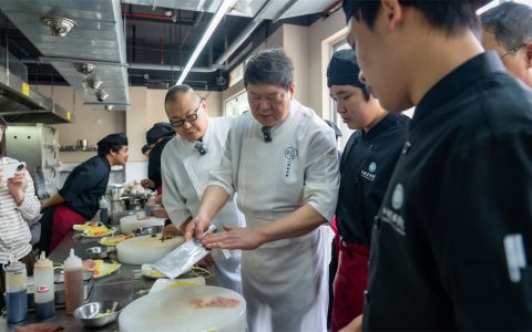 烹饪专业开新局 ! 广东岭南现代技师学院与＂老饭骨＂达成战略合作！