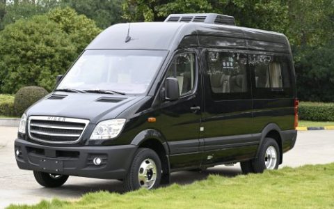 焕新升级智能座舱！苏州金龙新款睿星轻客重新定义“全员头等舱”