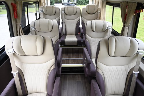 焕新升级智能座舱！苏州金龙新款睿星轻客重新定义“全员头等舱”插图6