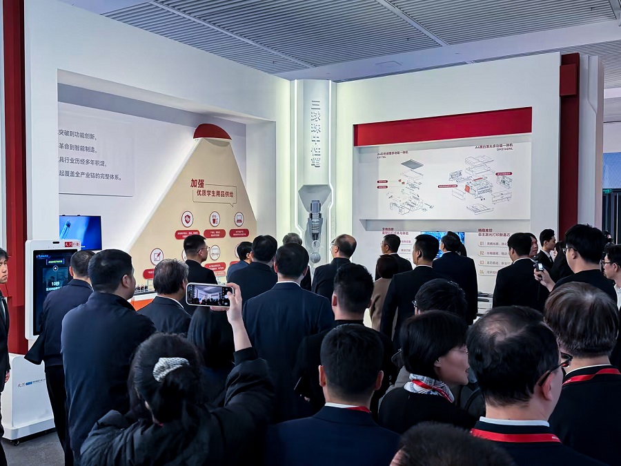 唯一代表荣耀登堂！得力携自主核心技术亮相国博，书写中国制造新篇章插图4