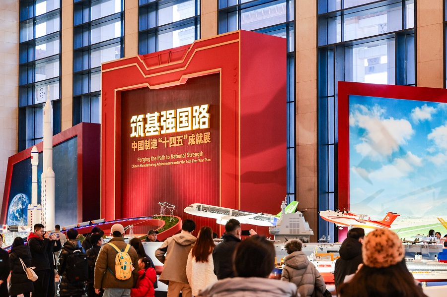 唯一代表荣耀登堂！得力携自主核心技术亮相国博，书写中国制造新篇章插图1