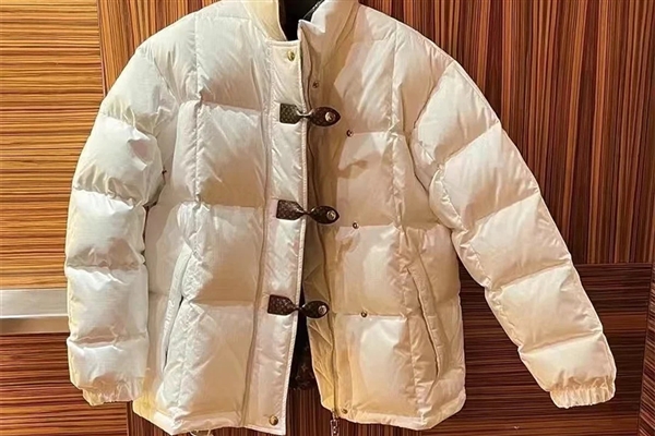 棉服和羽绒服谁更暖和：看完你就知道怎么买了