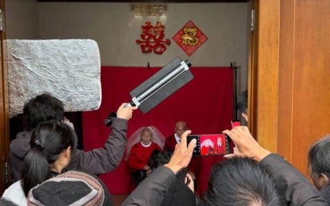 杭州百岁夫妻婚纱照火了！两人同年同月同日生