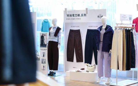 一条弯刀裤的进化：揭示优衣库长期主义哲学