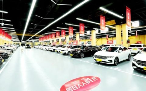 平台保障+优质服务，懂车帝让武汉准新婚夫妇放心、开心买二手车