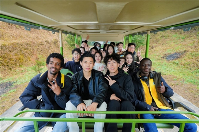 加油学子心·全球集结号—— “全球学子畅游黔西南”活动圆满收官！插图3