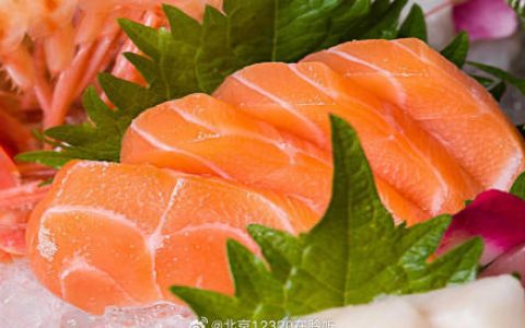 老年黄斑变性患者改善视功能，可适当多吃富含DHA的食物