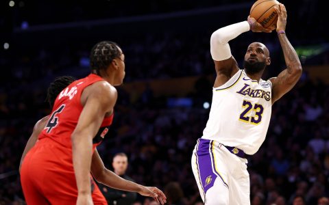 詹姆斯得分突破51000分成NBA历史第一人 湖人胜猛龙