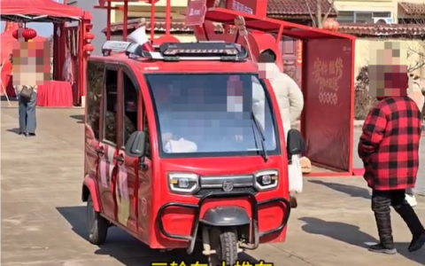 刘强东老家喊话村民来拉年货：三轮车、小推车能用的都用上