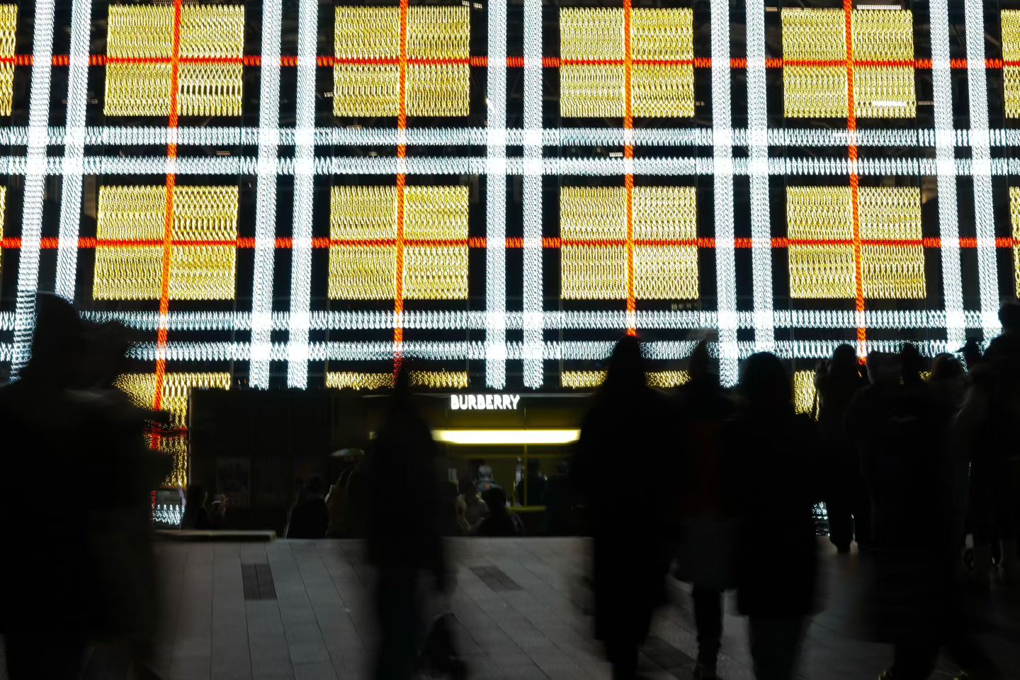 从线上趋势到线下漫步：抖音时尚携手BURBERRY共探「英式慢游」插图9