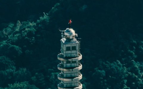 508 米！亚历克斯·霍诺德完成了徒手攀登台北 101 大楼，传奇仍在继续