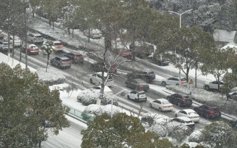 合肥正在降雪！市区多点缓行，地铁客流飙涨，绕城高速封闭