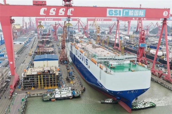 能装10800辆!国内建造的最大汽车运输船出坞插图 能装10800辆!国内建造的最大汽车运输船出坞插图