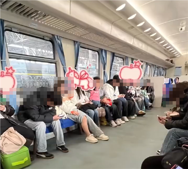 便宜又明亮!网友在贵州坐到地铁式火车 12306回应插图 便宜又明亮!网友在贵州坐到地铁式火车 12306回应插图