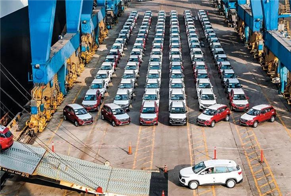 超一半家庭都有汽车!2025年全国机动车保有量达4.69亿辆插图 超一半家庭都有汽车!2025年全国机动车保有量达4.69亿辆插图