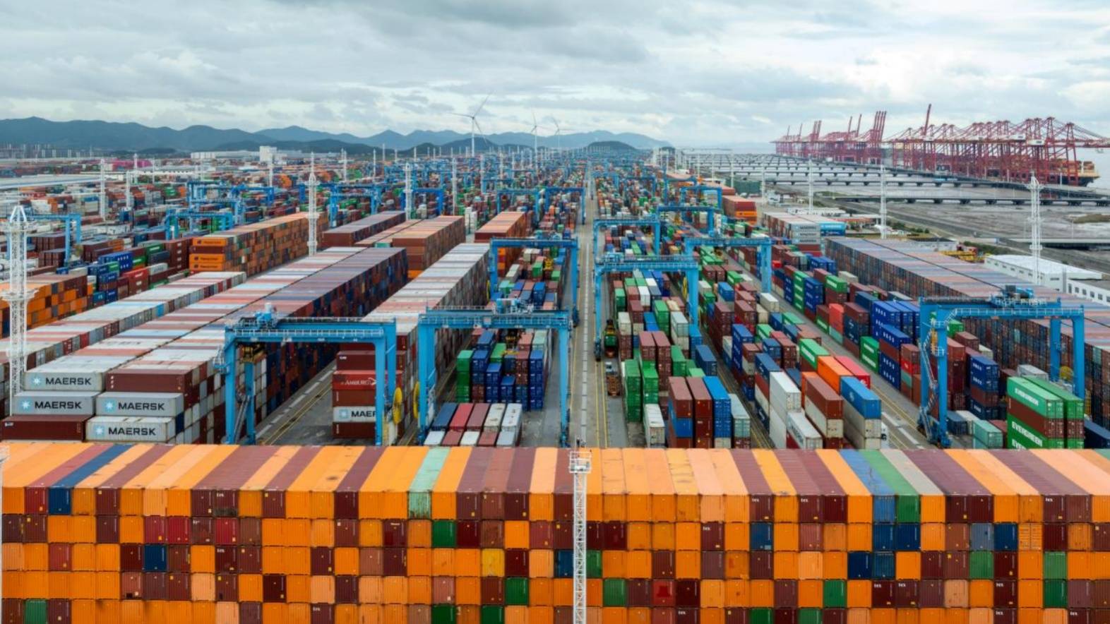 宁波舟山港2025年货物吞吐量突破14亿吨 连续17年全球第一插图 宁波舟山港2025年货物吞吐量突破14亿吨 连续17年全球第一插图