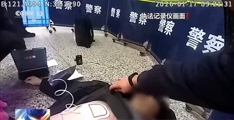 上海地铁站内上演17分钟生死救援 心梗乘客终获救插图