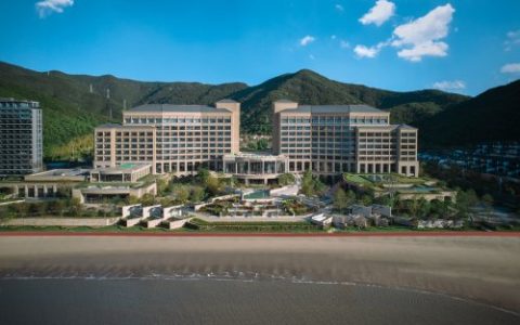 古刹钟鸣，碧海潮生：于宁波象山绿城喜来登度假酒店开启新春臻境