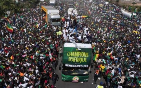 冠军巡游座驾！苏州金龙海格巴士护航非洲杯冠军庆典